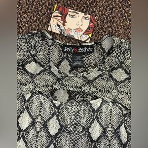 Women’s Large L Polly Ester Snake Skin Top Shirt Animal Print Black Gray Crop